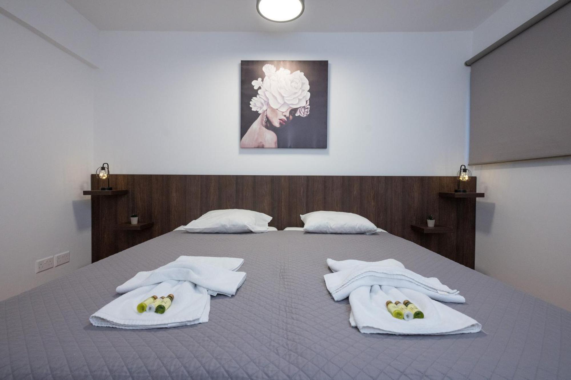 Napa Centrale Suites アヤナパ エクステリア 写真