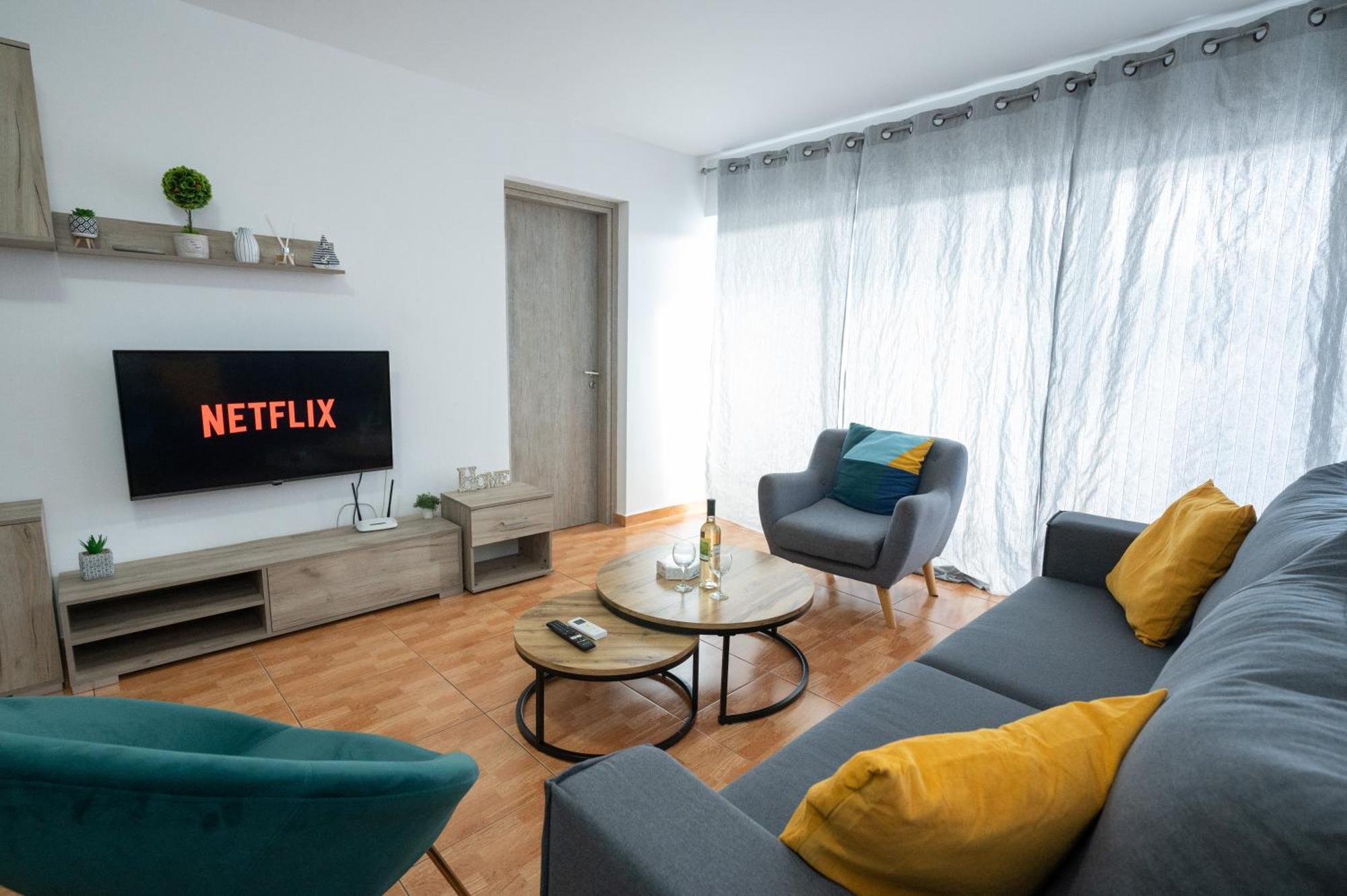 Napa Centrale Suites アヤナパ エクステリア 写真