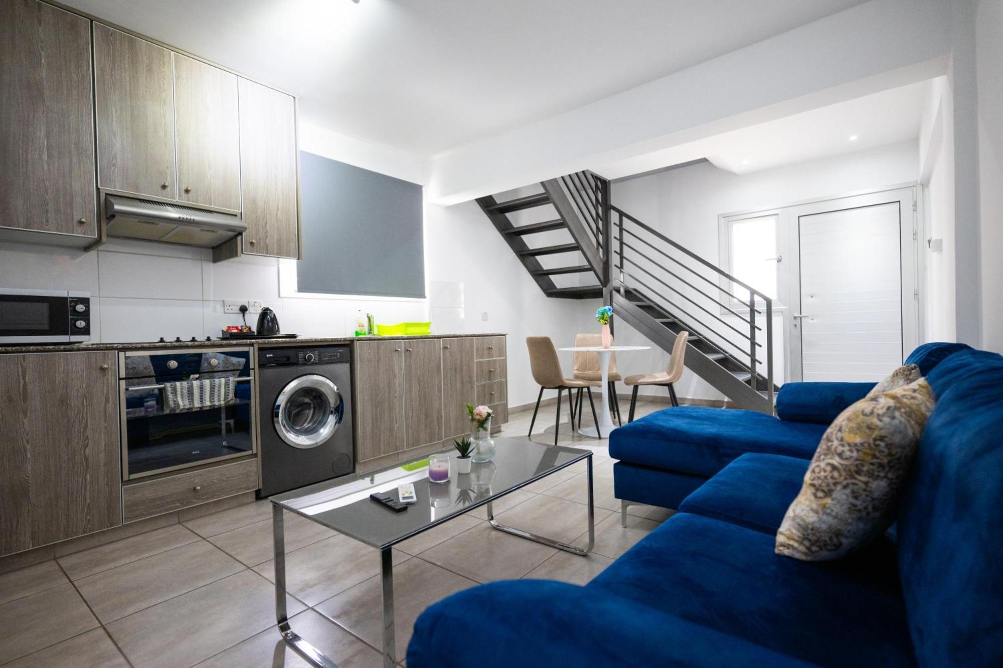 Napa Centrale Suites アヤナパ エクステリア 写真