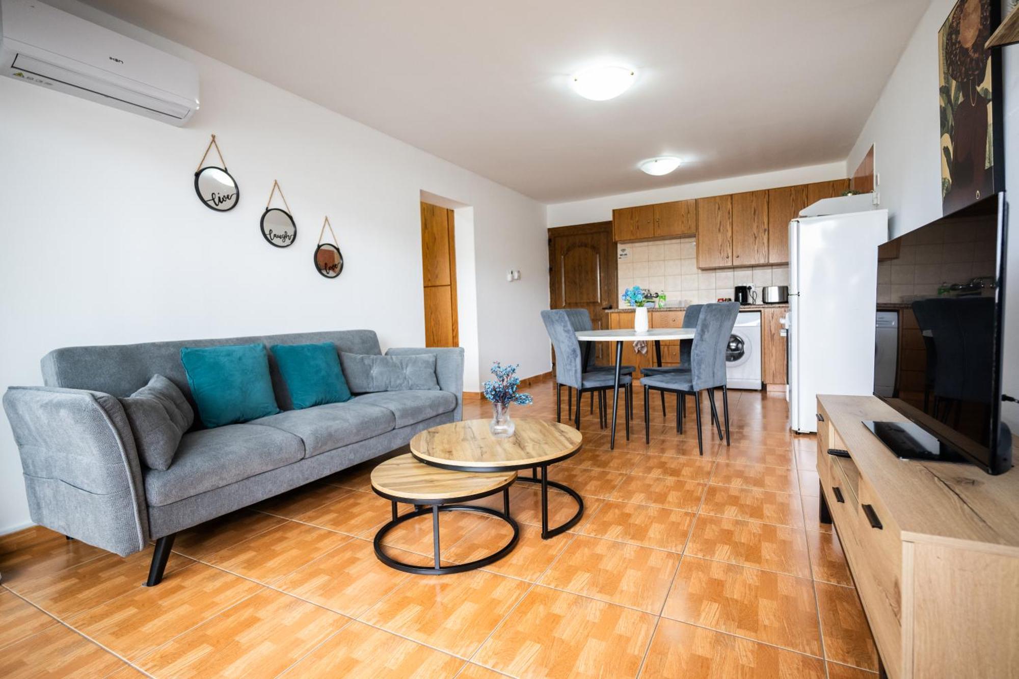 Napa Centrale Suites アヤナパ エクステリア 写真