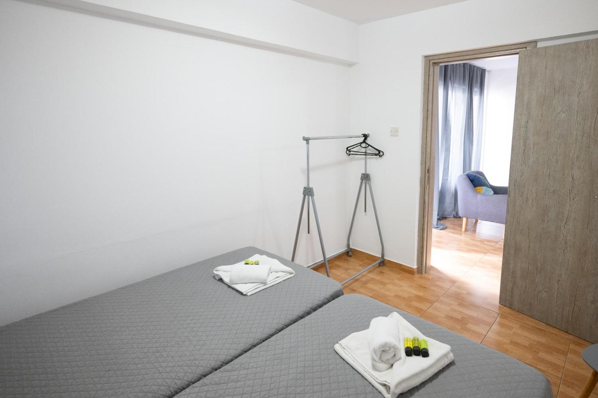 Napa Centrale Suites アヤナパ エクステリア 写真